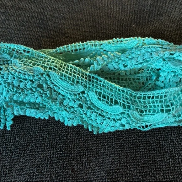 5 yards aqua crocheted lace trim - Picture 2 of 2